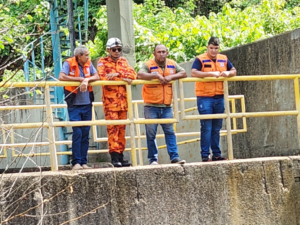 EQUIPES VISTORIAM BARRAGEM DO FLORES NA RODOVIA MA-336.