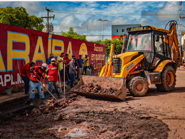 RUA MANECO RÊGO PASSA PELO SERVIÇO DE REPARO APÓS DESGASTE DA CAMADA ASFÁLTICA.